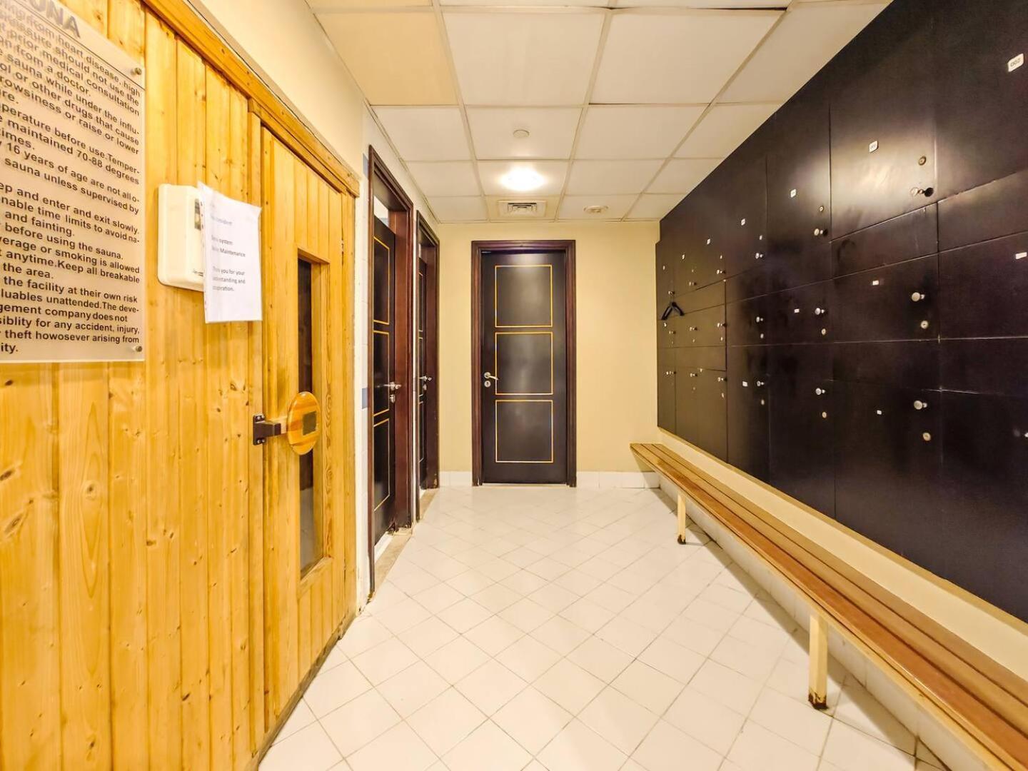 King Bed Studio Near Metro Pool Fast Wifi *