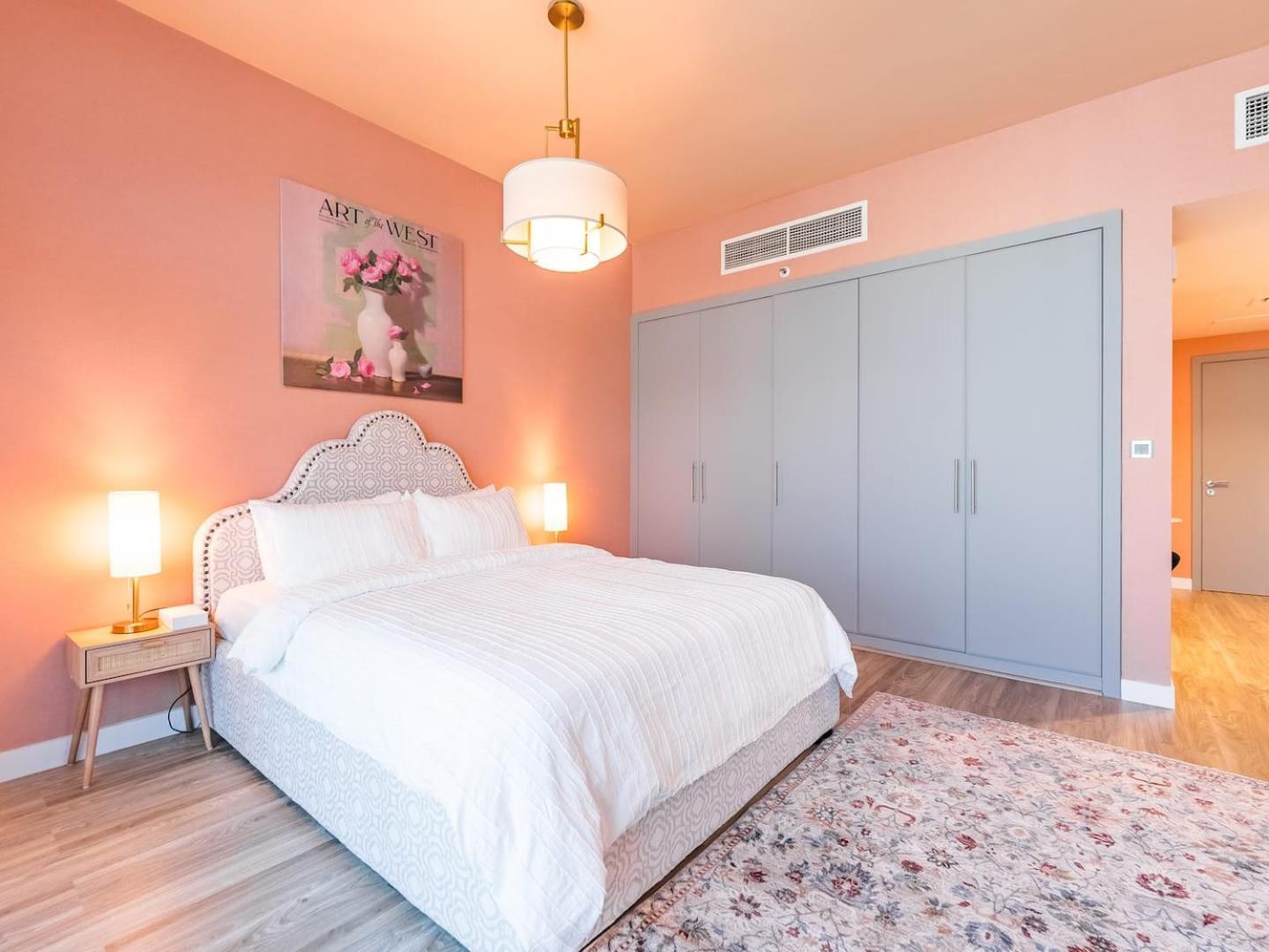 King Bed Studio Near Metro Pool Fast Wifi * Dubai