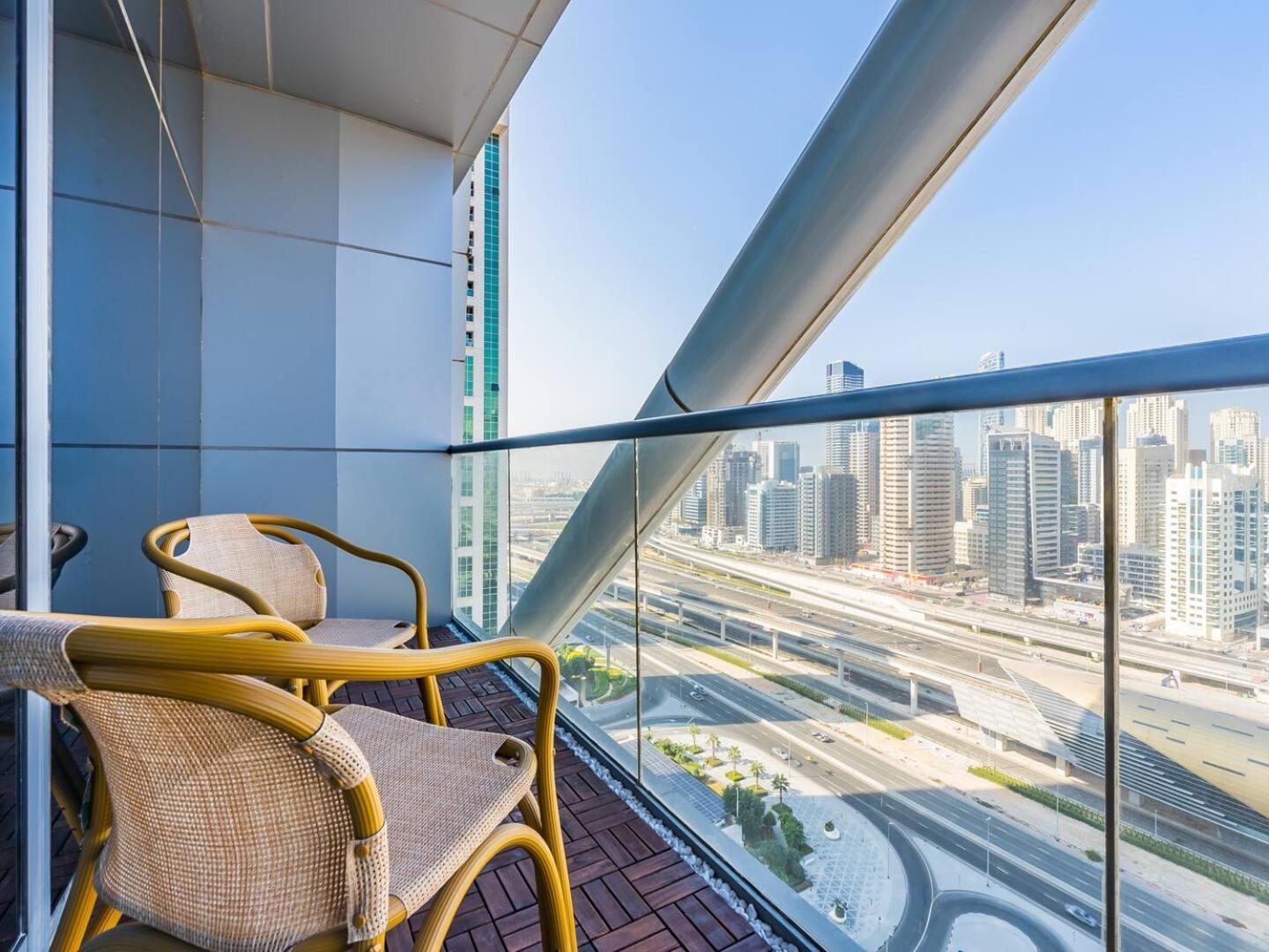 King Bed Studio Near Metro Pool Fast Wifi Apartment