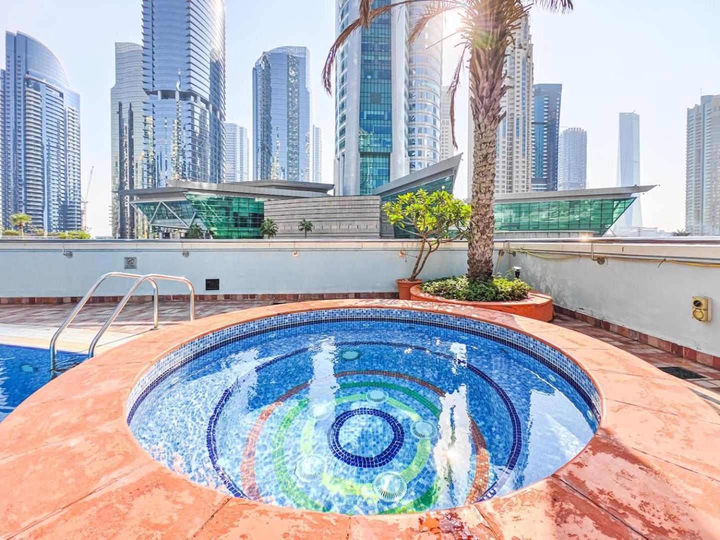 King Bed Studio Near Metro Pool Fast Wifi *
