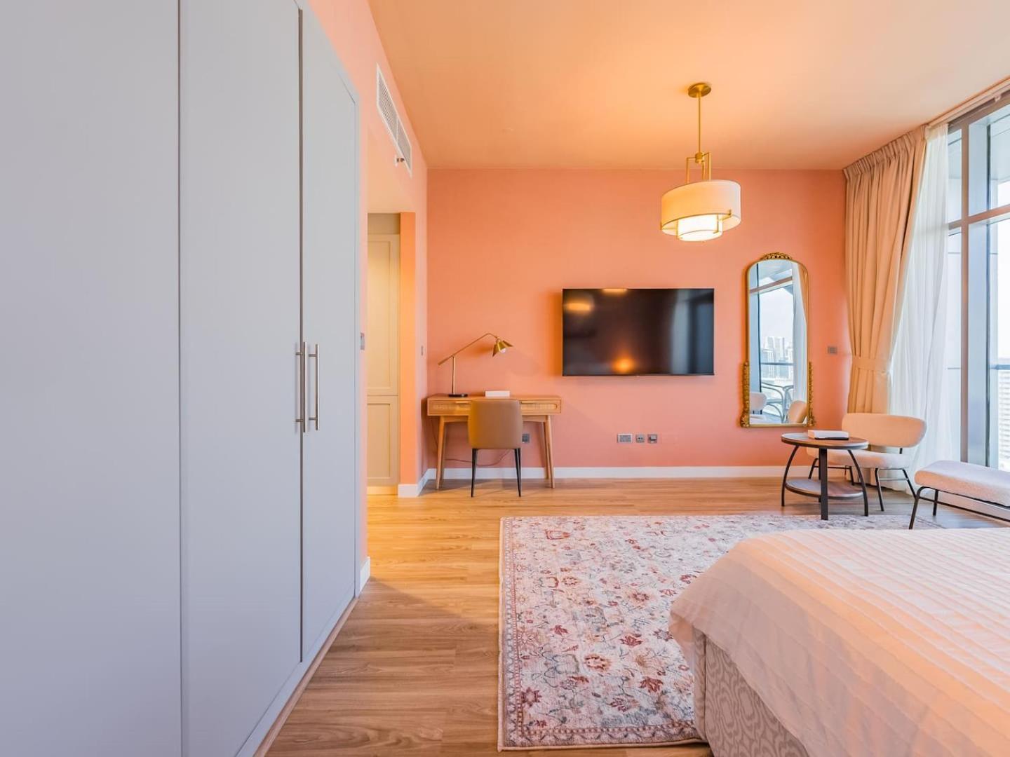 King Bed Studio Near Metro Pool Fast Wifi Apartment Dubai